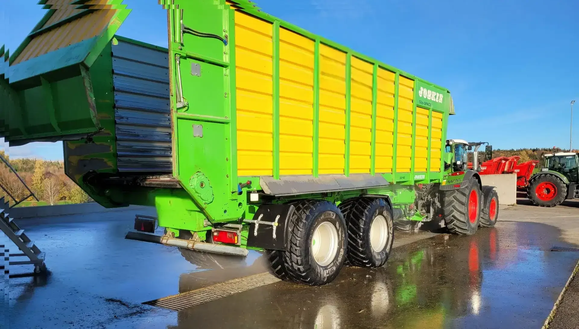 Sauberer Ladewagen & Traktor durch Dosierung