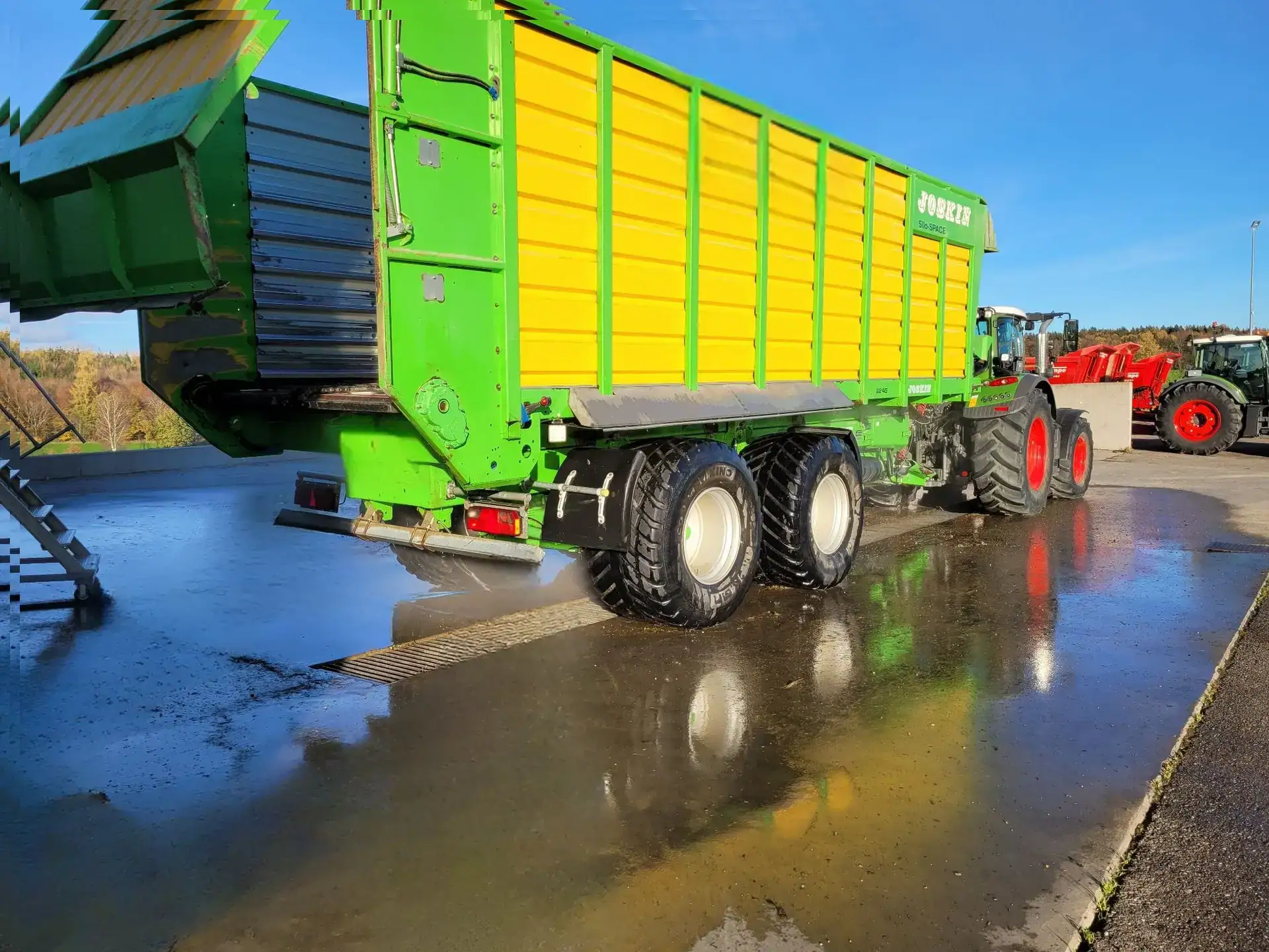 Sauberer Ladewagen & Traktor durch Dosierung