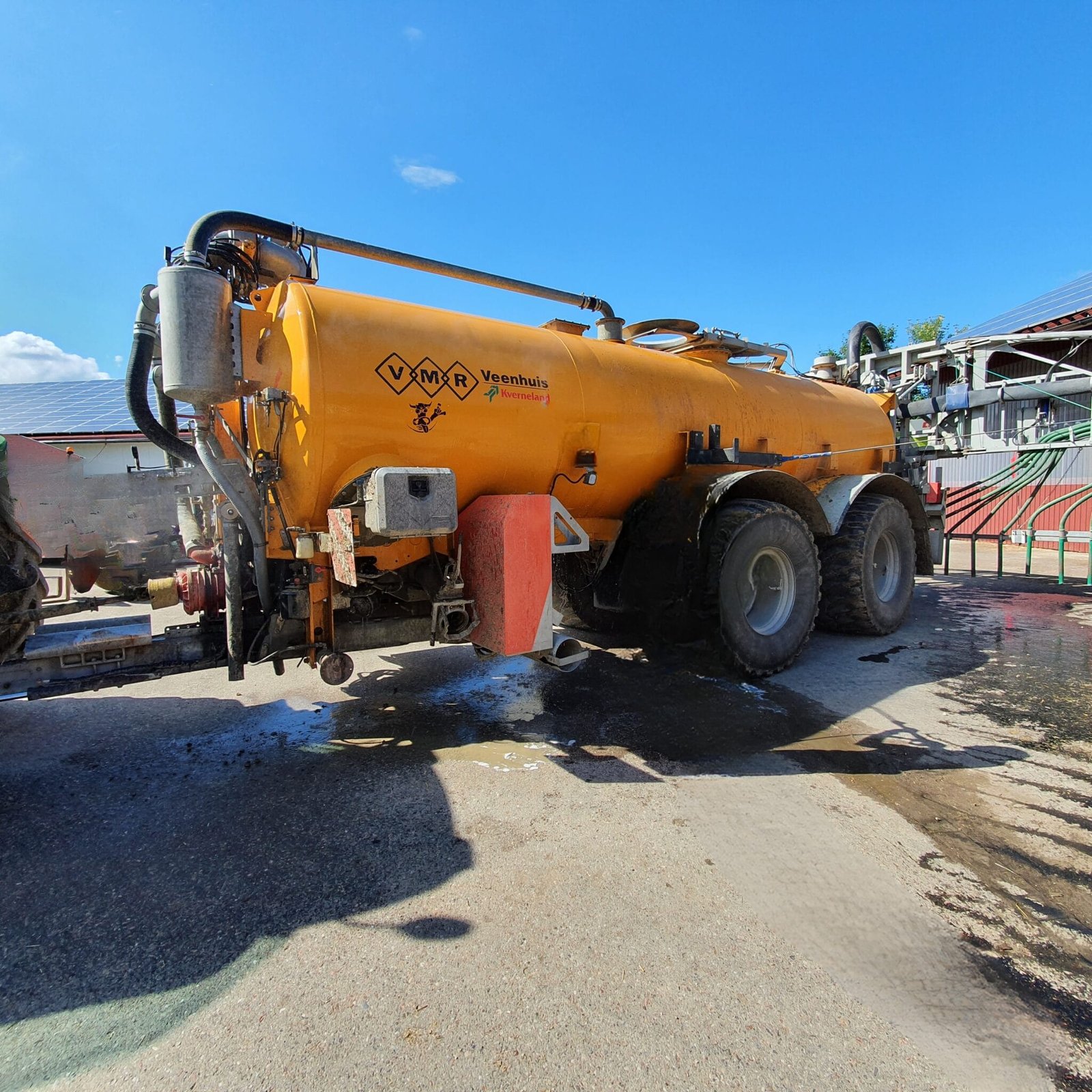 Güllefass Reinigung mit Flüssigreiniger und Beratung