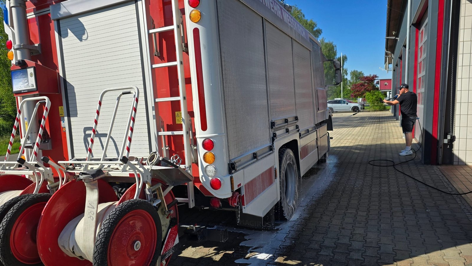 Dosiersystem im Einsatz mit Flüssigreiniger Feuerwehr