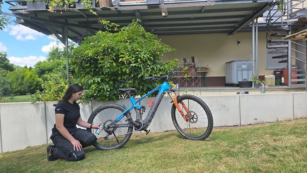 Anwendung Aerosol an Fahrrad